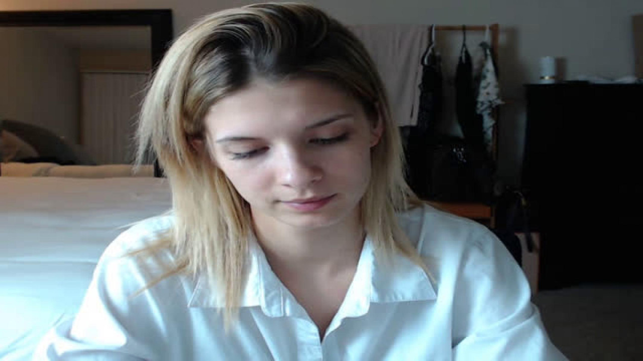 XoXoLexiii MyFreeCams [2018-06-24 06:35:17]
