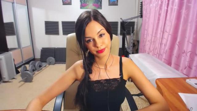 nikollelove2014