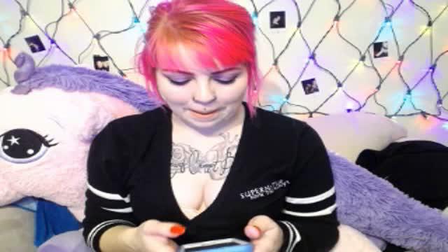 HollieAndMia webcam [2016/01/18 03:01:09]