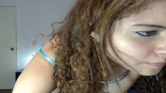 Alejandra webcam [2016/04/28 23:22:39]